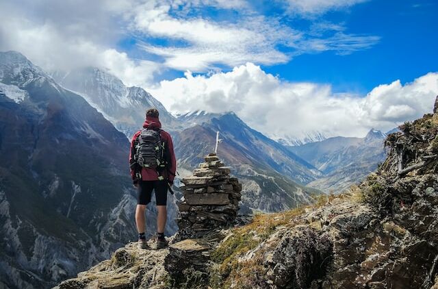 Traveling dan Mendapatkan Penghasilan Tentu Bisa Begini Caranya